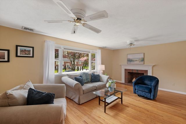 31 Rustic Ln, Reading, MA 01867