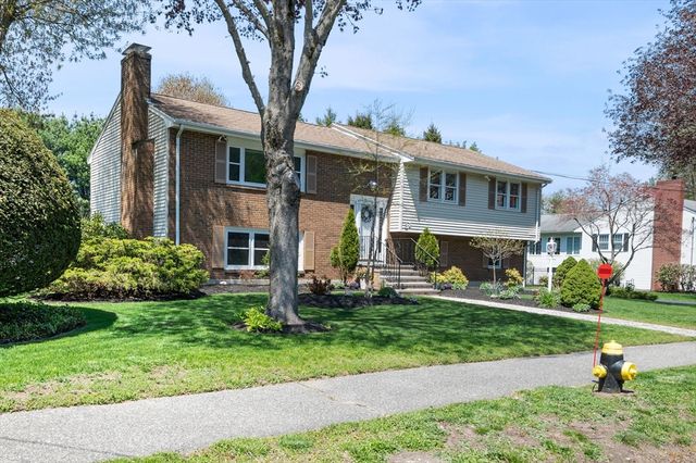 31 Rustic Ln, Reading, MA 01867