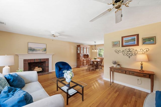 31 Rustic Ln, Reading, MA 01867