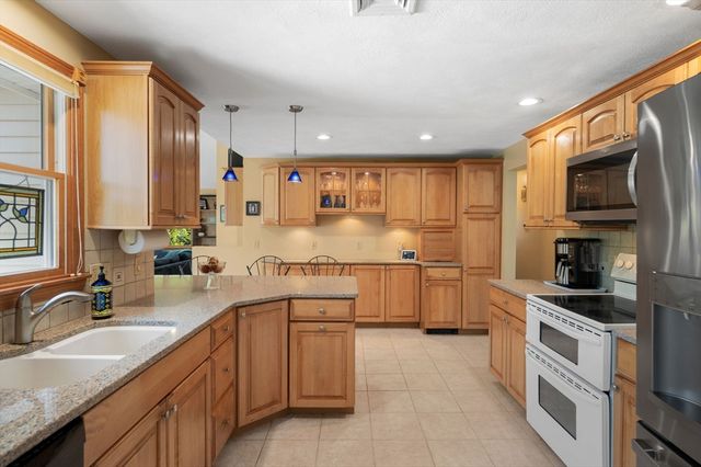 31 Rustic Ln, Reading, MA 01867