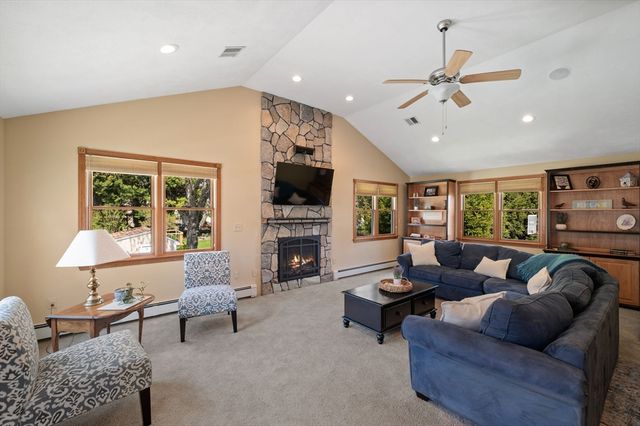 31 Rustic Ln, Reading, MA 01867