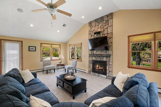 31 Rustic Ln, Reading, MA 01867