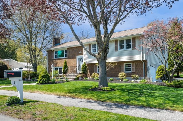 31 Rustic Ln, Reading, MA 01867