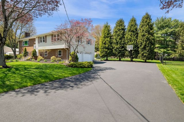 31 Rustic Ln, Reading, MA 01867