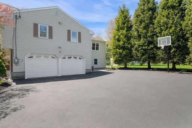 31 Rustic Ln, Reading, MA 01867