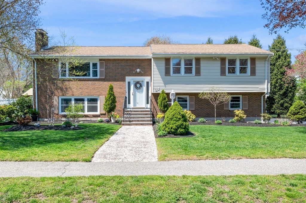 31 Rustic Ln, Reading, MA 01867