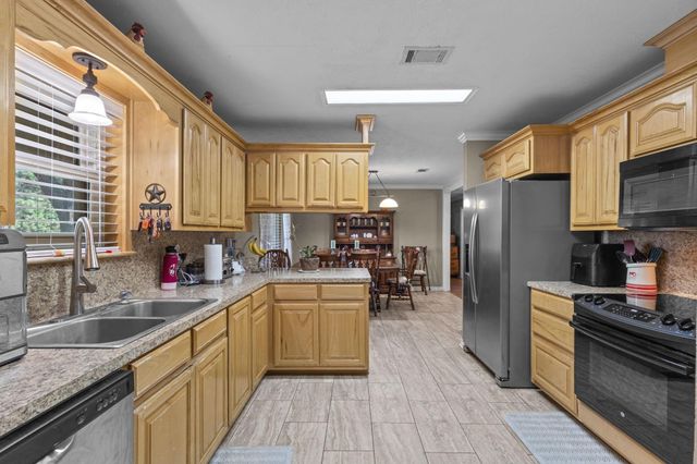 1151 Us Highway 190 W, Woodville, TX 75979