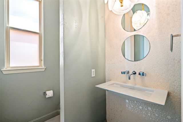 8244 Inverness, The Colony, TX 75056
