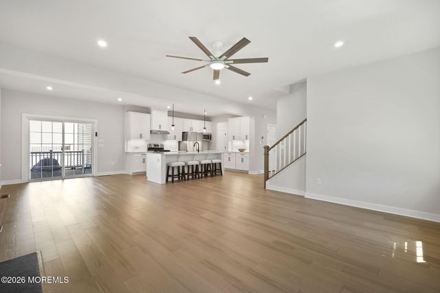 18 Annapolis Street, Farmingdale, NJ 07727