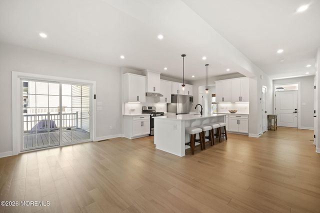 18 Annapolis Street, Farmingdale, NJ 07727