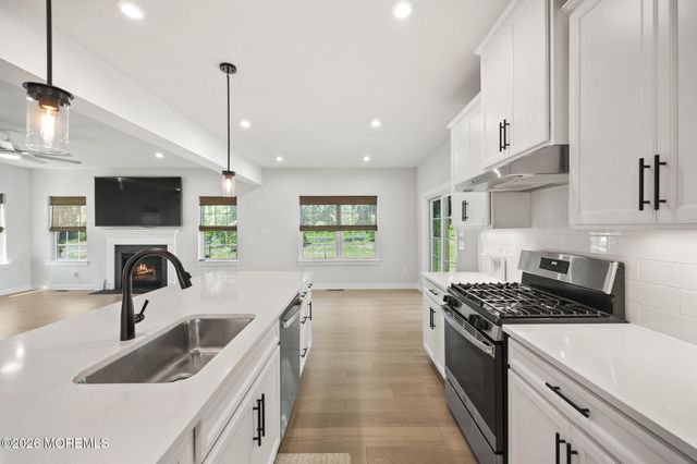18 Annapolis Street, Farmingdale, NJ 07727
