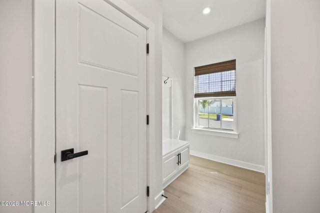 18 Annapolis Street, Farmingdale, NJ 07727