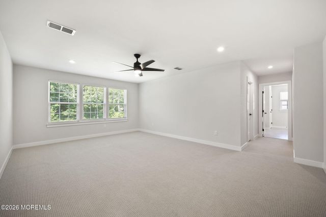 18 Annapolis Street, Farmingdale, NJ 07727