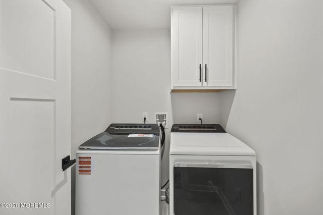 18 Annapolis Street, Farmingdale, NJ 07727