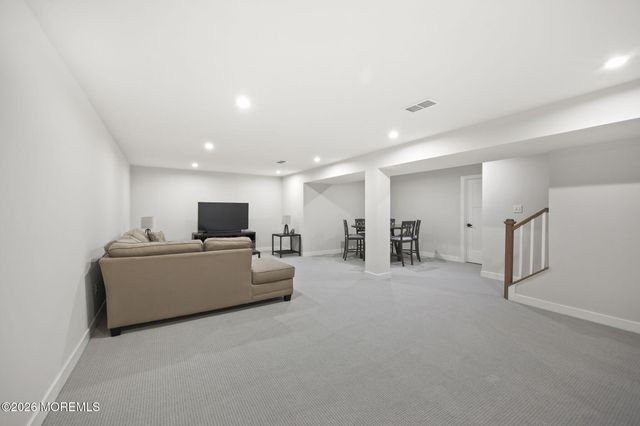 18 Annapolis Street, Farmingdale, NJ 07727