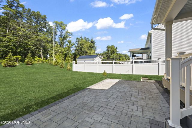 18 Annapolis Street, Farmingdale, NJ 07727