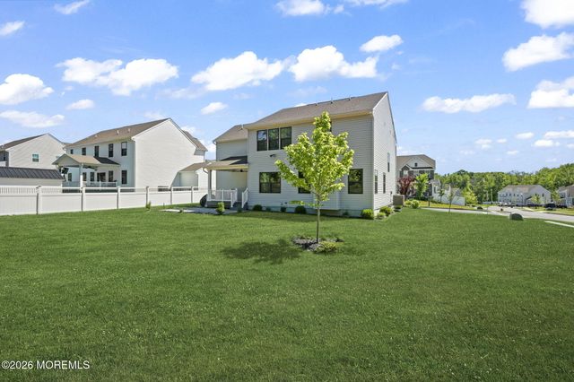 18 Annapolis Street, Farmingdale, NJ 07727
