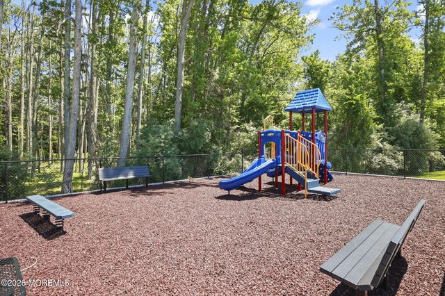 18 Annapolis Street, Farmingdale, NJ 07727