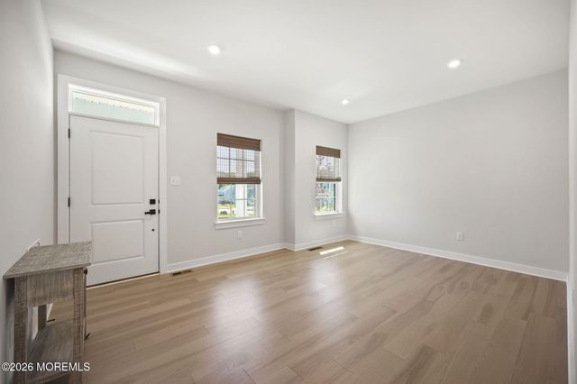 18 Annapolis Street, Farmingdale, NJ 07727