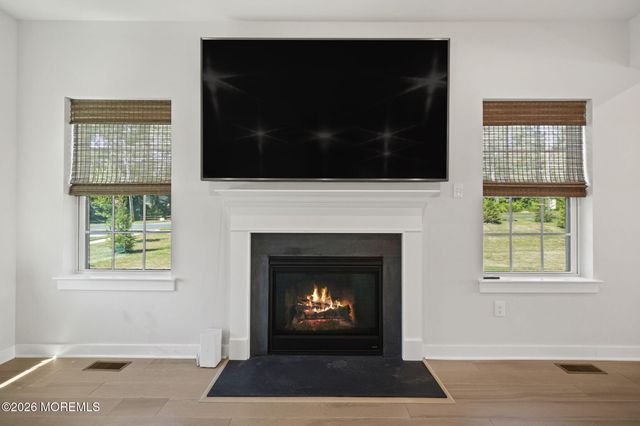18 Annapolis Street, Farmingdale, NJ 07727
