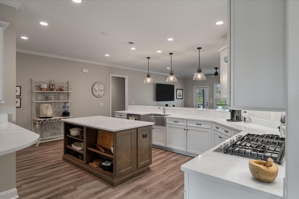 Image 16 of property listing at 706 Spring Highlands Drive, Summerville, SC 29486