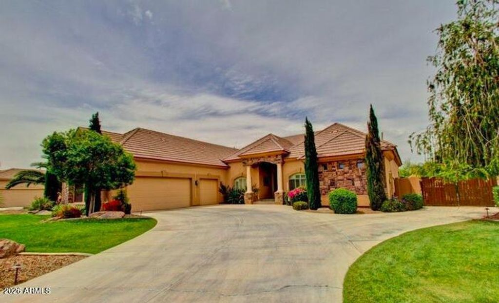 2568 S RIATA Court, Gilbert, AZ 85295