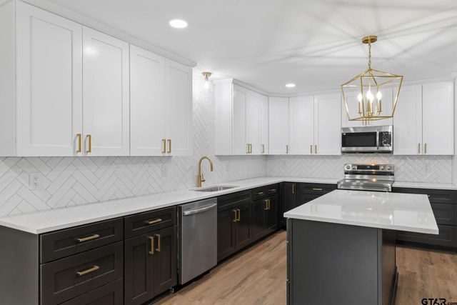 205 Hollywood St, Arp, TX 75750