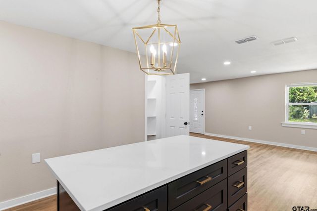 205 Hollywood St, Arp, TX 75750
