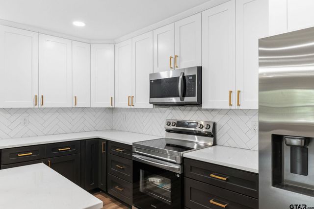 205 Hollywood St, Arp, TX 75750