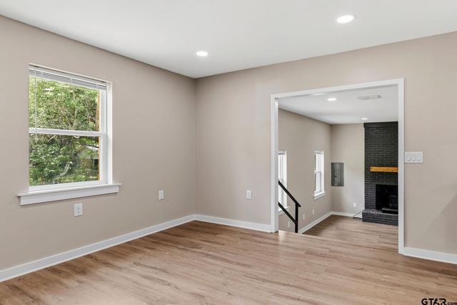 205 Hollywood St, Arp, TX 75750