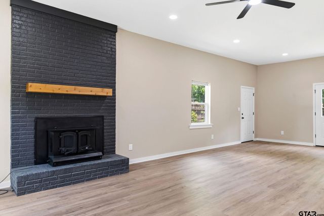 205 Hollywood St, Arp, TX 75750
