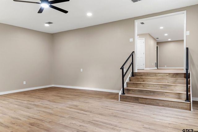 205 Hollywood St, Arp, TX 75750