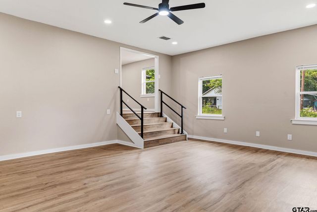 205 Hollywood St, Arp, TX 75750