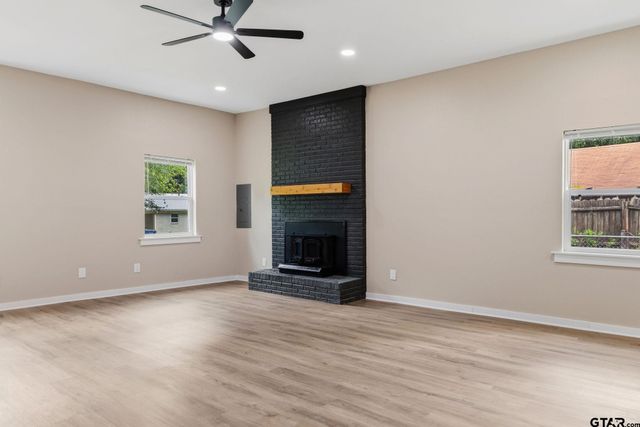 205 Hollywood St, Arp, TX 75750