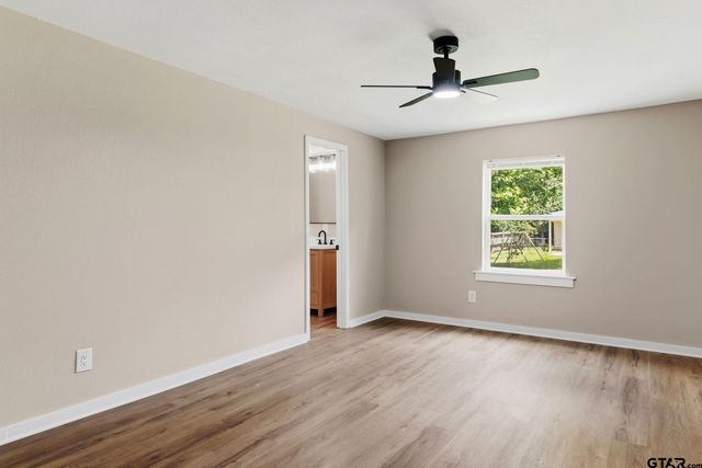 205 Hollywood St, Arp, TX 75750