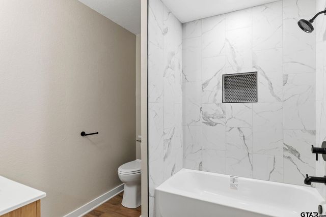205 Hollywood St, Arp, TX 75750