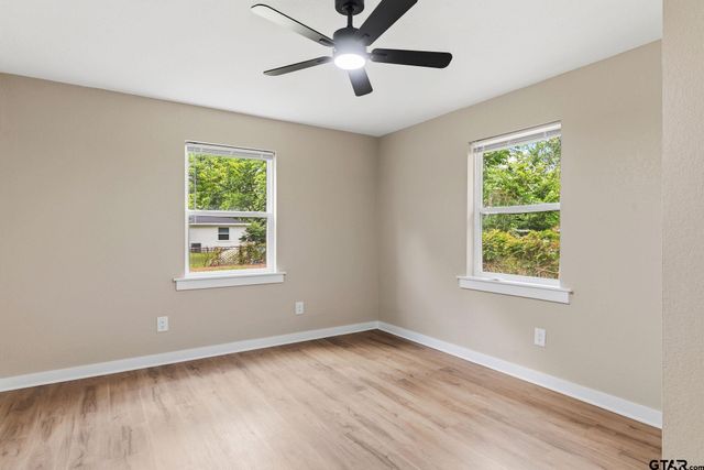 205 Hollywood St, Arp, TX 75750