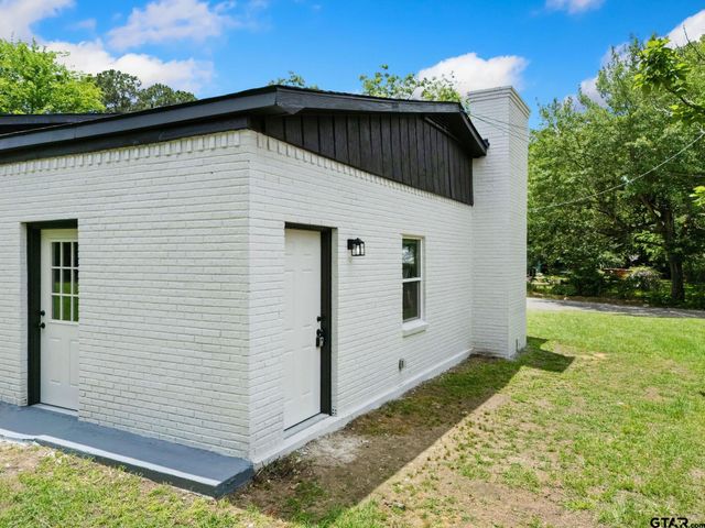 205 Hollywood St, Arp, TX 75750