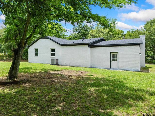 205 Hollywood St, Arp, TX 75750