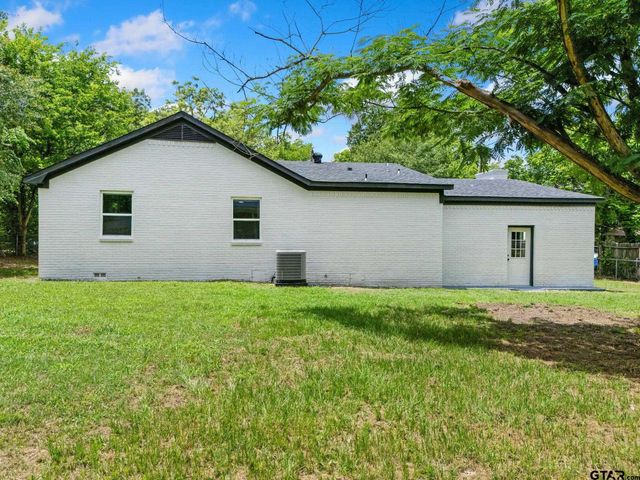 205 Hollywood St, Arp, TX 75750