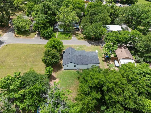 205 Hollywood St, Arp, TX 75750