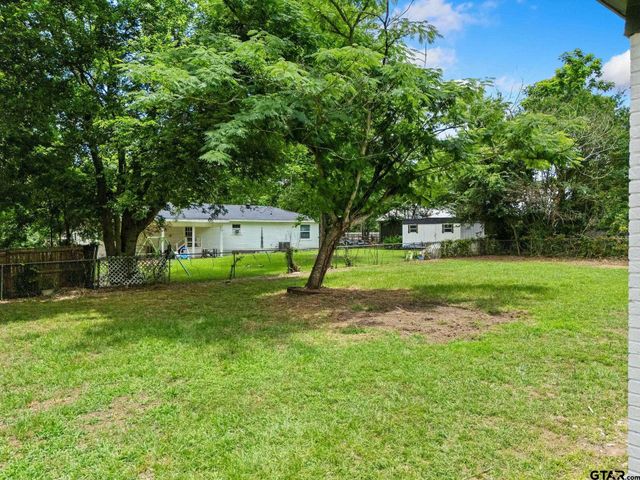 205 Hollywood St, Arp, TX 75750
