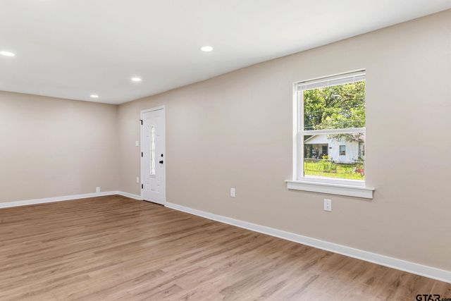 205 Hollywood St, Arp, TX 75750