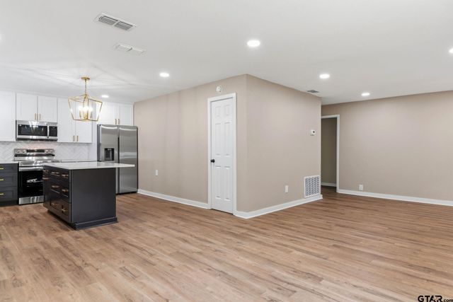 205 Hollywood St, Arp, TX 75750