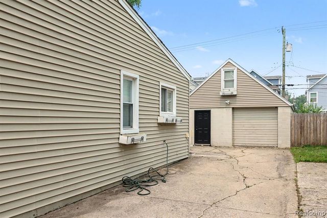 807 E 14 Mile Road, Birmingham, MI 48009