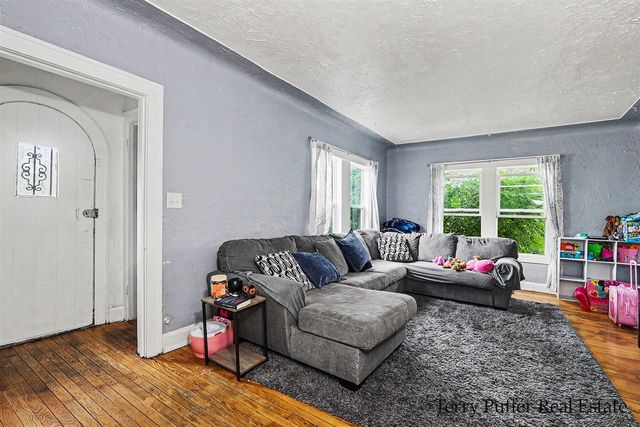 488 W Southern Avenue, Muskegon, MI 49441