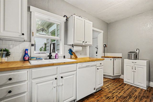 488 W Southern Avenue, Muskegon, MI 49441