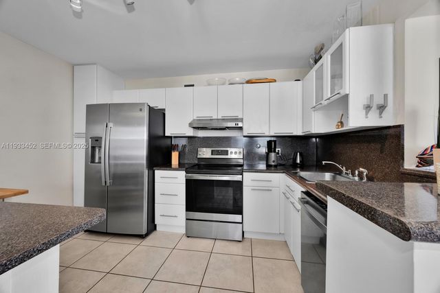 2016 Bay Dr 604, Miami Beach, FL 33141