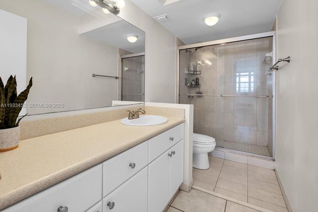 2016 Bay Dr 604, Miami Beach, FL 33141