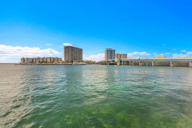 2016 Bay Dr 604, Miami Beach, FL 33141